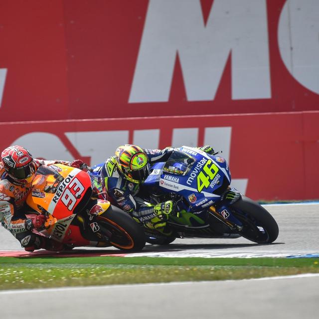 Flashback Valentino Rossi Dan Marc Marquez Berebut Predikat Pembalap Dengan Gelar Juara Dunia Motogp Terbanyak Motogp Bola Com