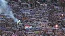 Puluhan ribu suporter fanatik Real Madrid memenuhi Plaza de Cibeles untuk merayakan keberhasilan tim meraih title juara Liga Champions musim 2023/2024. (Pierre-Philippe MARCOU/AFP)