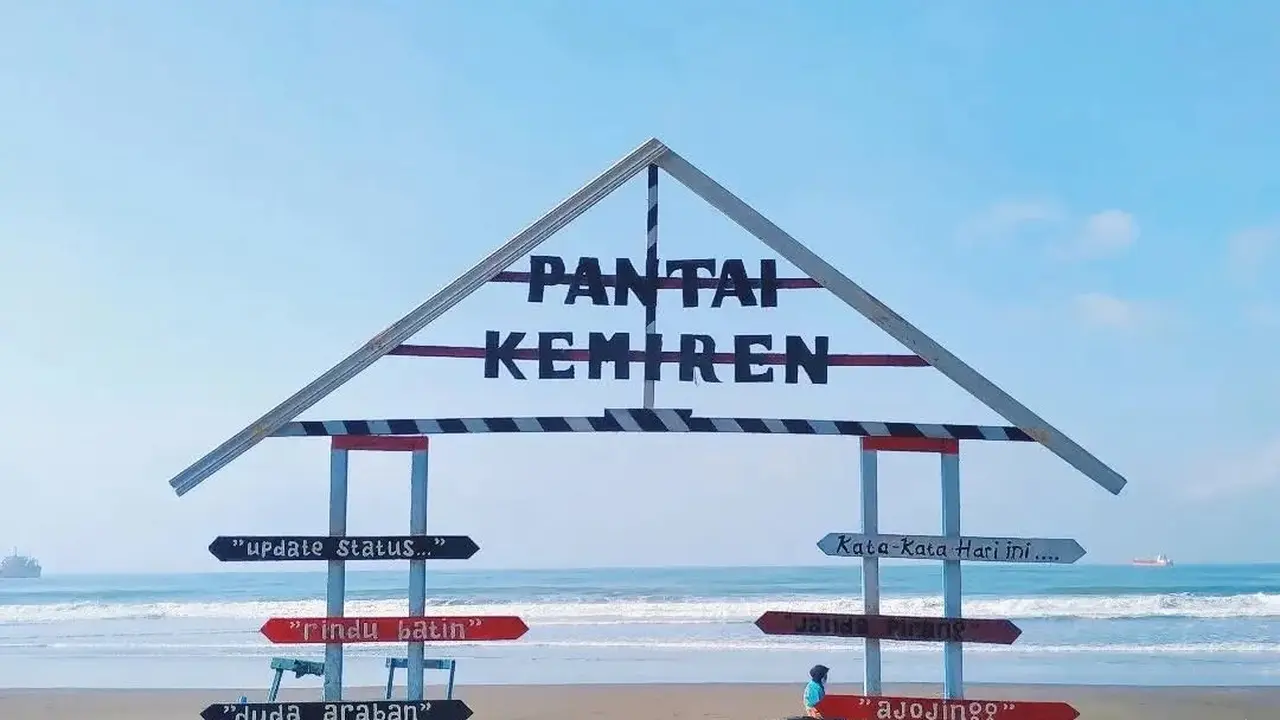 Pantai Kemiren, Destinasi Wisata Cilacap dengan Ombak yang Menantang