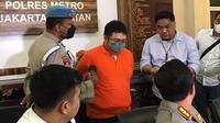 Polisi menetapkan Giorgio Ramadhan alias GR (24) sebagai tersangka dan menahan yang bersangkutan. GR merupakan pengemudi Toyota Fortuner yang menabrak mobil Brio di bilangan Jakarta Selatan. (Foto: Ady Anugrahadi/Liputan6.com).