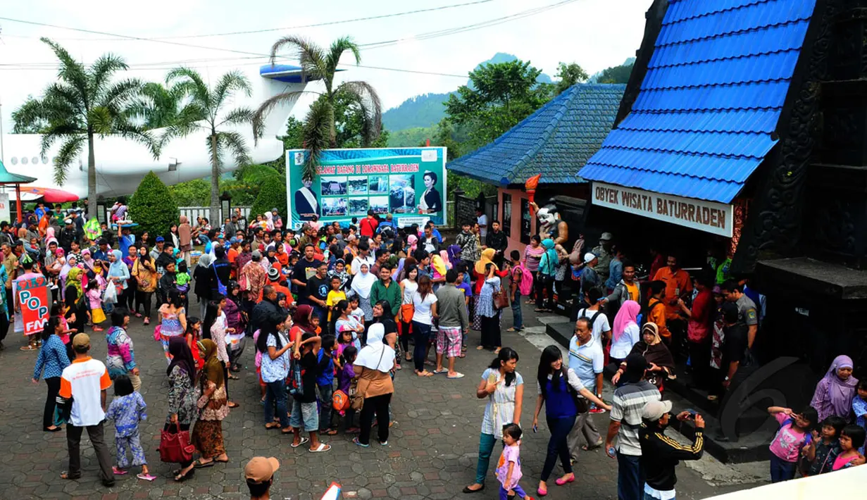 Wisatawan lokal memadati objek wisata Baturraden, Purbalingga, Jawa Tengah, (31/7/2014). (Liputan6.com/Andrian M Tunay)