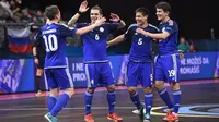 Para pemain tim nasional futsal Kazakhstan saat merayakan gol ke gawang Italia, pada perempat final Piala Eropa Futsal 2016, di Belgrade Arena, Selasa atau Rabu (10/2/2016) dini hari WIB. (UEFA).