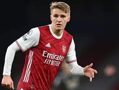 Martin Odegaard merupakan pemain pinjaman Arsenal dari Real Madrid yang saat ini telah direkrut secara resmi menuju Emirates. The Gunners harus merogoh kocek 35 juta euro untuk mendatangkan gelandang 22 tahun tersebut. (Foto: AFP/Pool/Shaun Botterill)