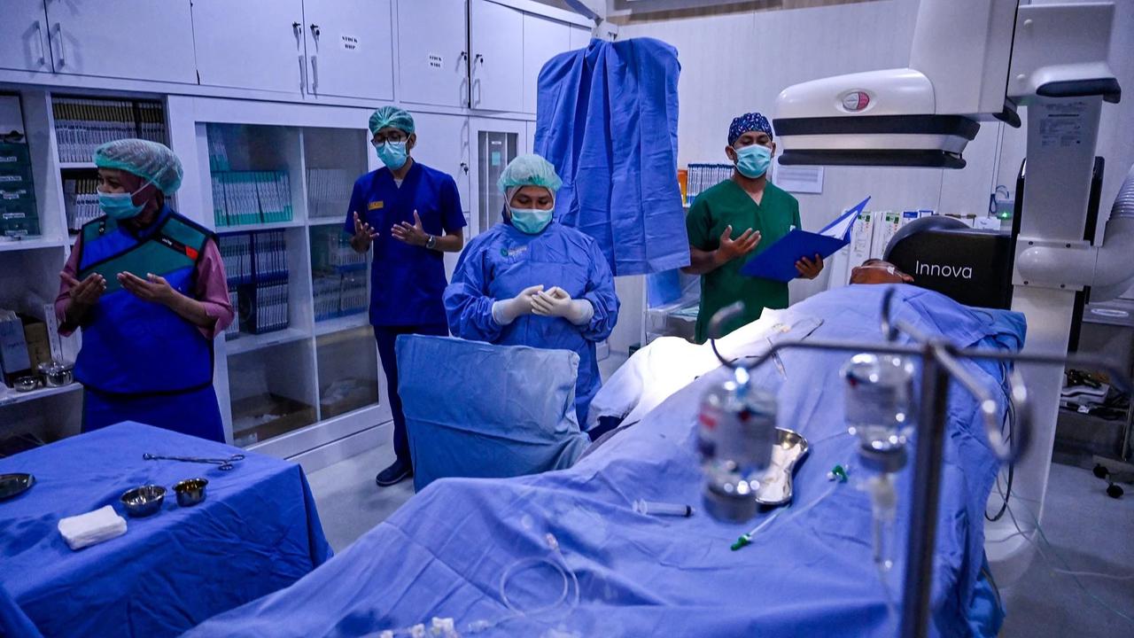 FOTO: Melihat Prosedur Pemasangan Stent Jantung di Banda Aceh
