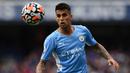 Joao Cancelo telah menjadi salah satu pemain terbaik Manchester City musim ini. Ia merupakan salah satu bek sayap paling berbakat secara teknis dan cerdas secara taktik. Dalam 35 penampilannya di Liga Inggris pada musim ini, Cancelo telah mencetak satu gol dan memberikan tujuh assist. (AFP/Ben Stansall)