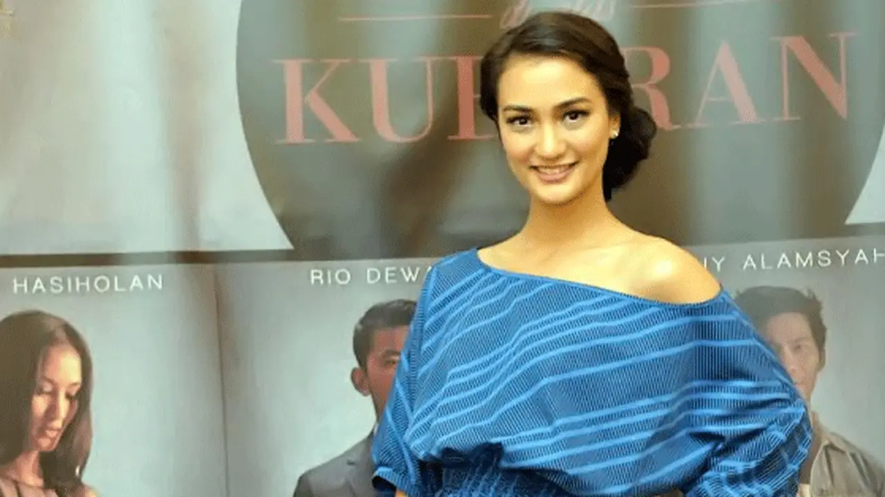 Atiqah Hasiholan