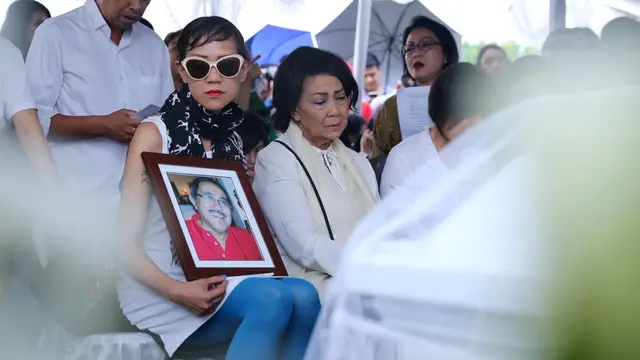 [Bintang] Frans Tumbuan Pemakaman
