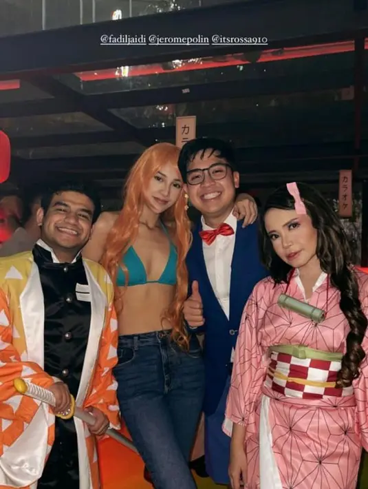 Selayaknya penampilan Nami, Anya Geraldine memakai bikini warna tosca dan wig oranye kecoklatan.  [Foto: IG/anyageraldine].