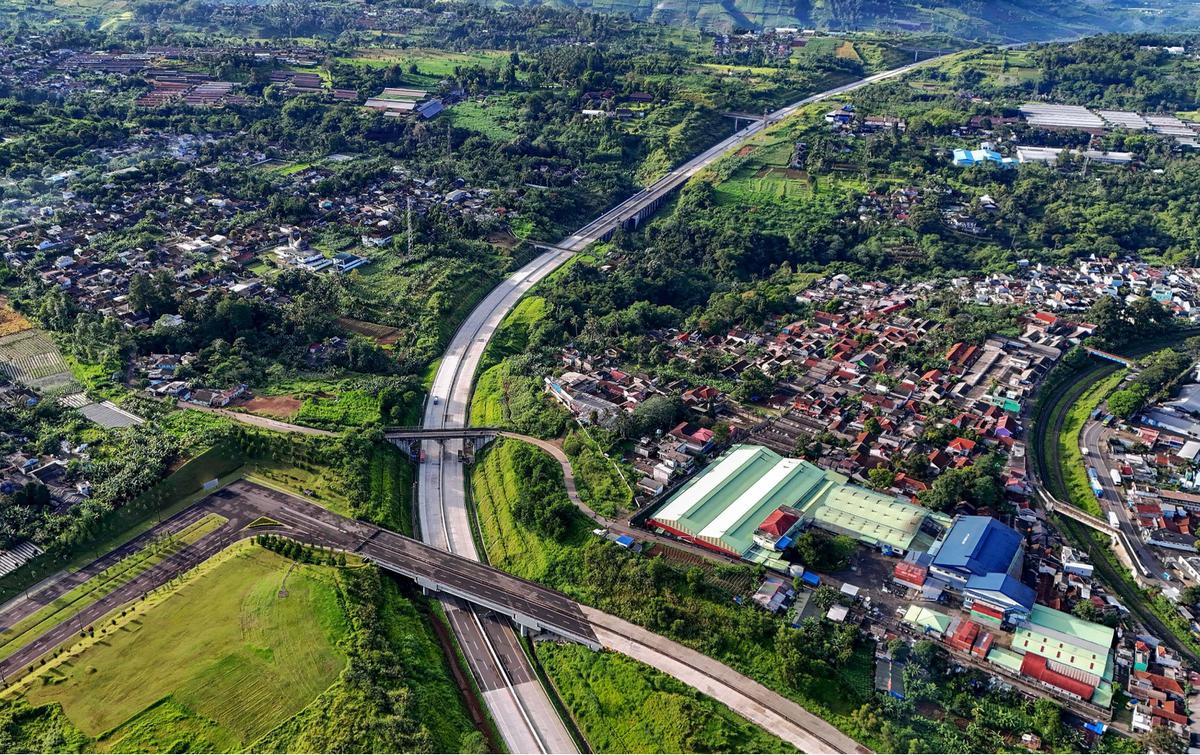 FOTO: Panorama Mempesona Tol Bocimi, Urat Nadi Baru Penghubung Jawa Barat Selatan