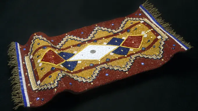 Tanpa Bantuan Manusia, Sajadah Ini Bergerak Seakan Sedang Salat