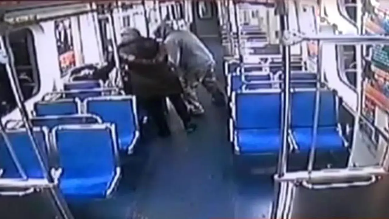 Jendela Dunia: Tertidur di Kereta, Pria Ini di Rampok 