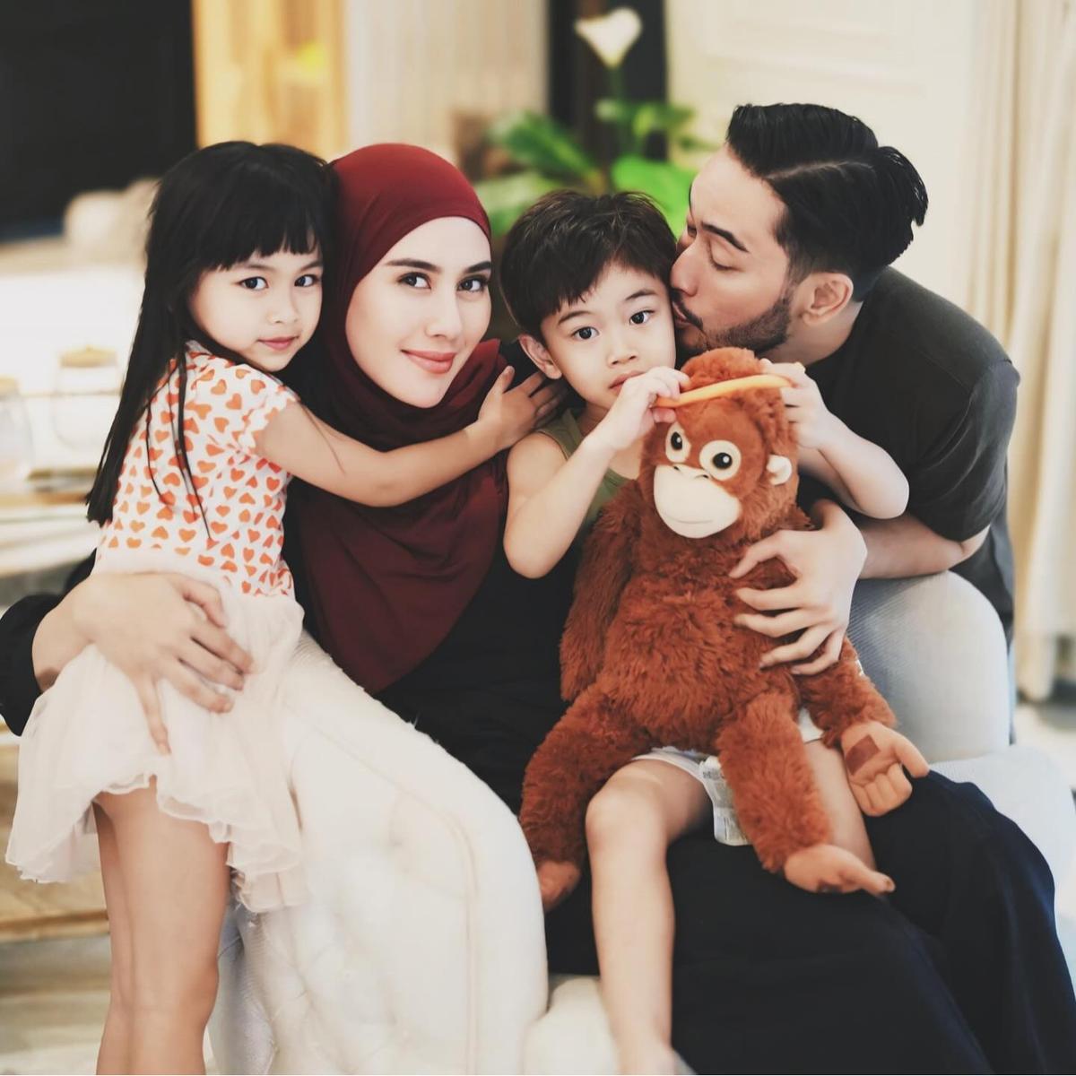 Syahnaz Sadiqah Tampil Anggun Berhijab Usai Pulang Haji, Berusaha Istiqomah