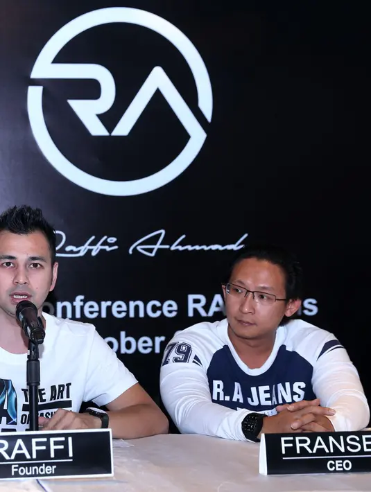 Dalam perkembangannya, Raffi mengaku sudah mampu menjual seratus kaos dalam satu hari dengan memasarkannya di online. (Nurwahyunan/Bintang.com)