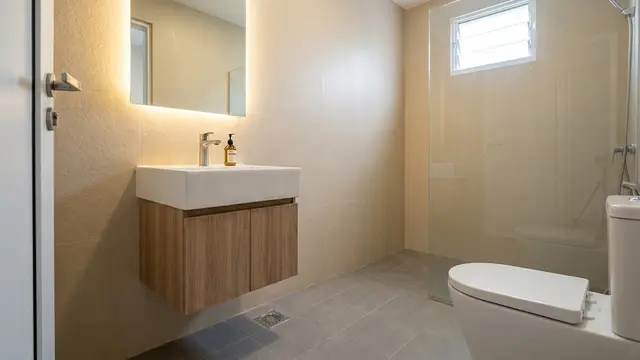 Kamar Mandi Dengan Wastafel Gantung