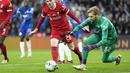 Kiper Liverpool, Caoimhin Kelleher berusaha menangkap bola pada laga final Carabao Cup 2023/2024 melawan Chelsea di Stadion Wembley, Inggris, Minggu (25/02/2024). Pertandingan dimenangkan The Reds melalui gol semata wayang Virgil Van Dijk. (AP Photo/Dave Shopland)