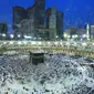Jemaah haji dari seluruh dunia melakukan thawaf di Kakbah, Makkah. Foto: Bahauddin/MCH