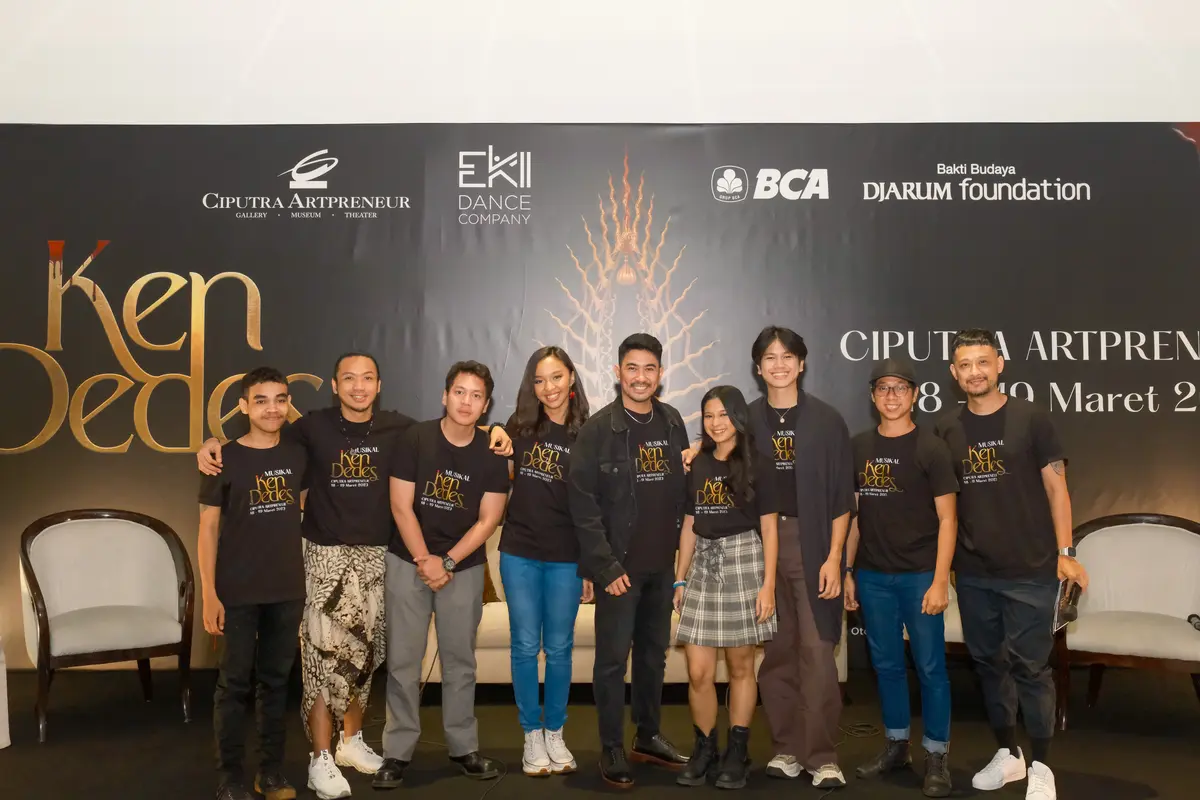 Para bintang teater yang akan mementaskan Musikal Ken Dedes pada 18-19 Maret 2023 di Ciputra Artpreneur, Jakarta. (Foto: Istimewa)