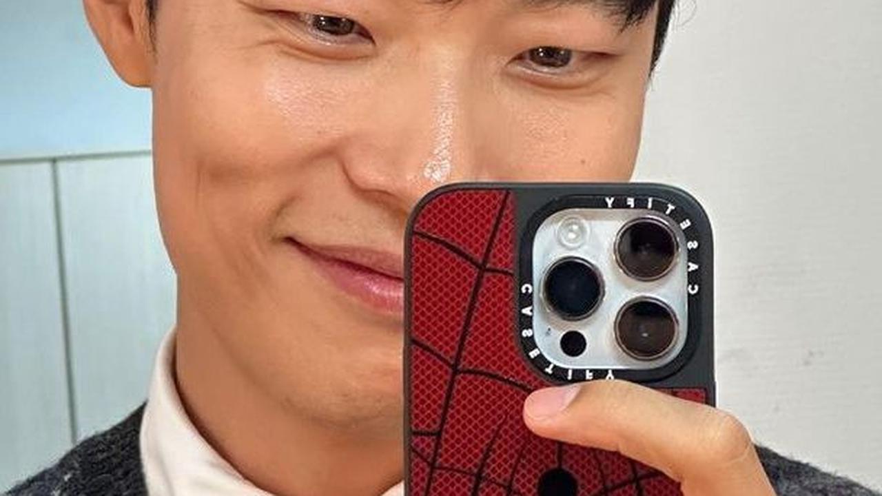 Terlibat dalam hubungan romantis dengan Han So Hee <br>