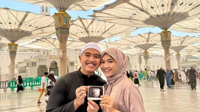 Gaya Erina Gudono Umumkan Kehamilan Anak Pertama dengan Kaesang Pangarep Sembari Umrah , Tampil Anggun Berhijab