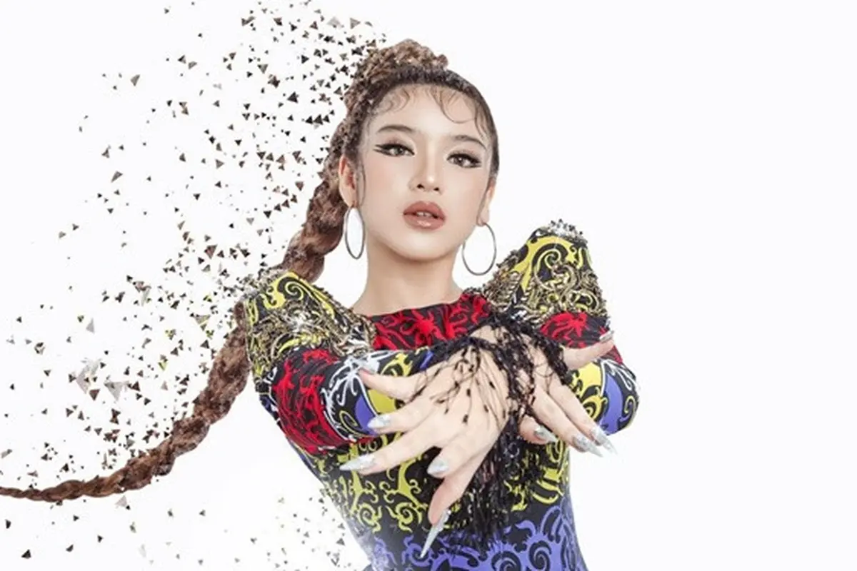 6 Gaya Pemotretan Tiara Anugrah Bergaya Swag, Bikin Pangling
