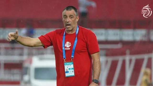 Pelatih Arema FC, Ze Gomes, pada laga BRI Liga 1 2024/2025 (c) PT LIB