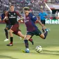 Penyerang Barcelona Munir El Haddadi berusaha menendang bola saat bertanding pada ICC 2018 di Levi's Stadium di Santa Clara, California (4/8). Milan menang tipis 1-0 atas Barcelona. (AFP Photo/Lachlan Cunningham)