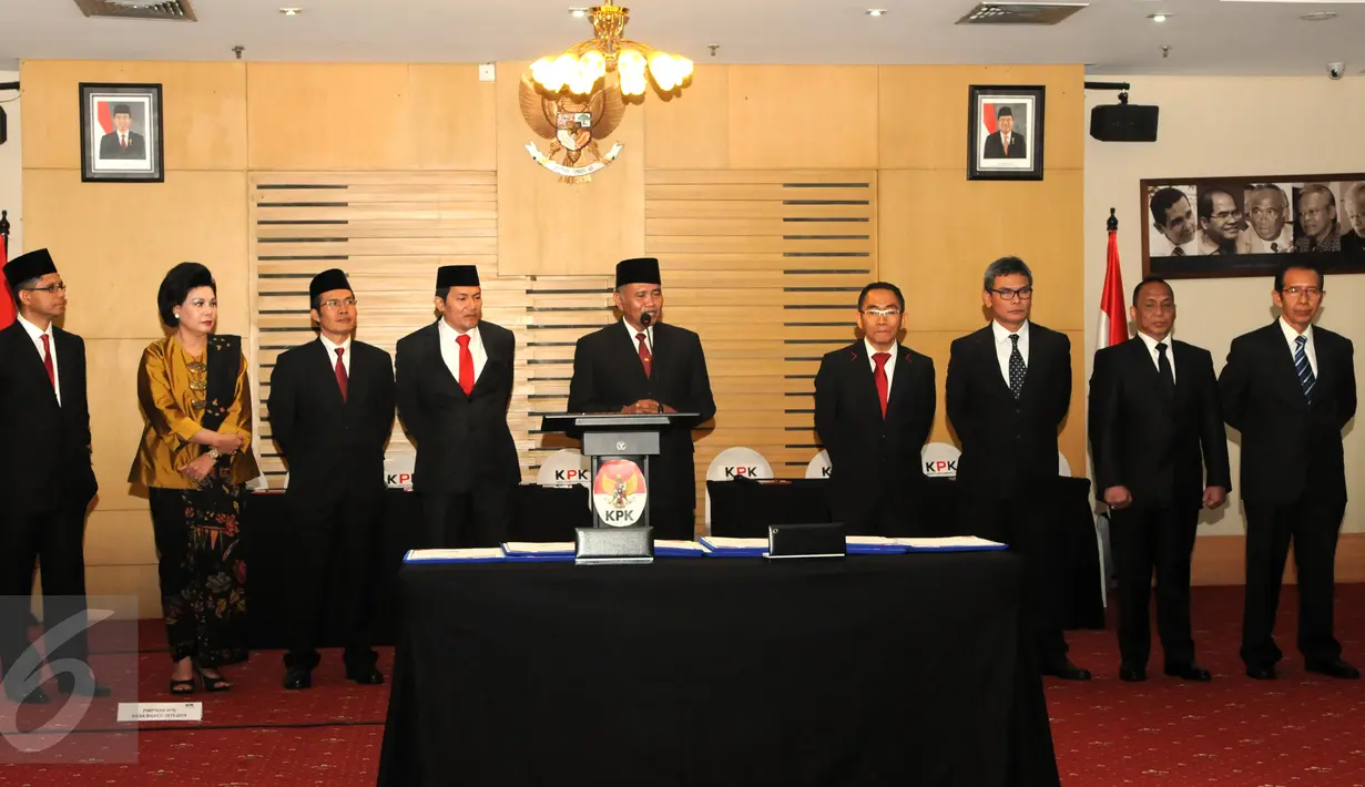 Suasana serah terima jabatan pimpinan KPK di Gedung KPK, Jakarta, Senin (21/12/2015). Agus Rahardjo dkk akan mengantikan Ruki dkk dalam memimpin KPK periode 2015-2019. (Liputan6.com/Helmi Afandi)