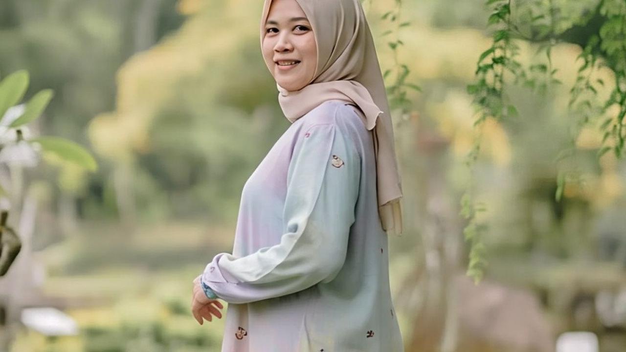 7 Model Terbaru Gamis Motif Kecil untuk Wanita dengan Tubuh Berisi, Elegan Kekinian