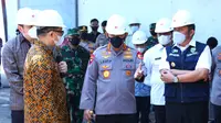 Kapolri Jenderal Listyo Sigot meninjau pabrik minyak curah di Palembang, Sumatera Selatan. (Ist)