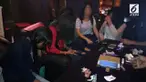 Polrestabes Medan menggerebek sebuah toko es krim di Kompleks MMTC, Jalan Selamat Ketaren, Desa Medan Estate, Kecamatan Percut Sei Tuan, Kabupaten Deli Serdang, Sumatera Utara.  Pada lantai dua lokasi tersebut ternyata dijadikan tempat dugem seperti ...