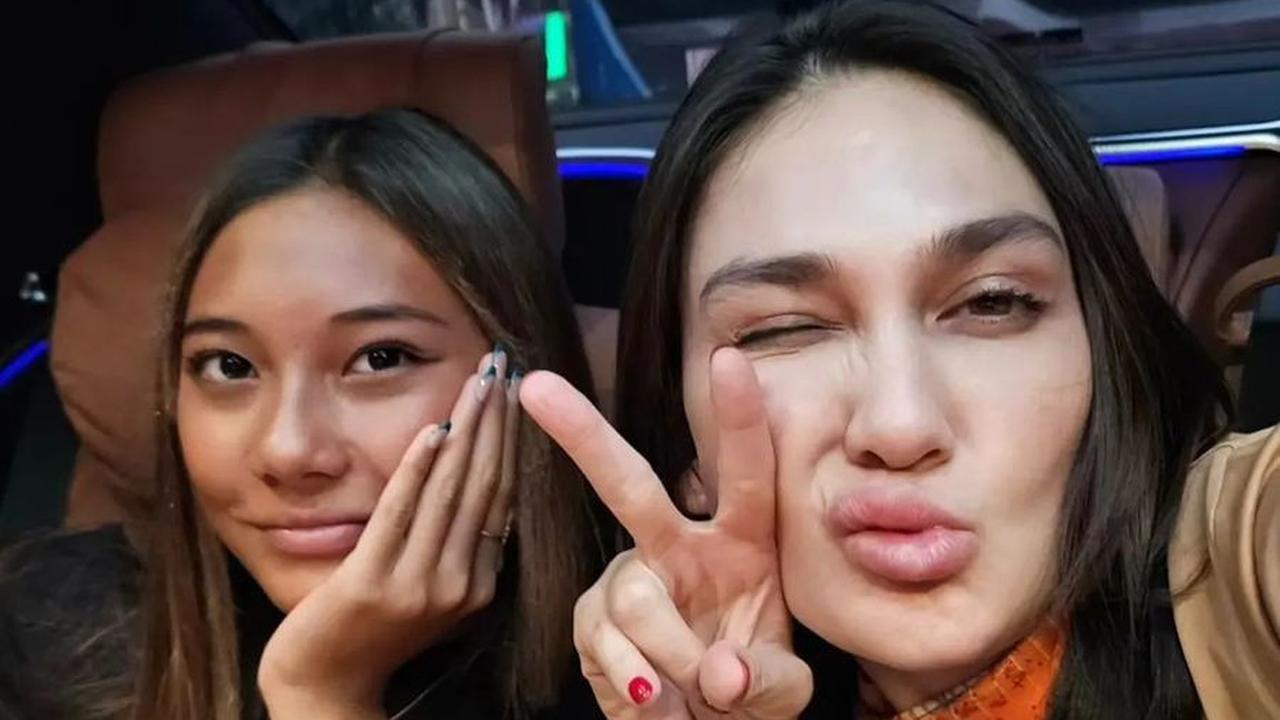 Cantik Berkulit Eksotis, Potret Terbaru Suri Jabrik Keponakan Luna Maya yang Jago Surfing