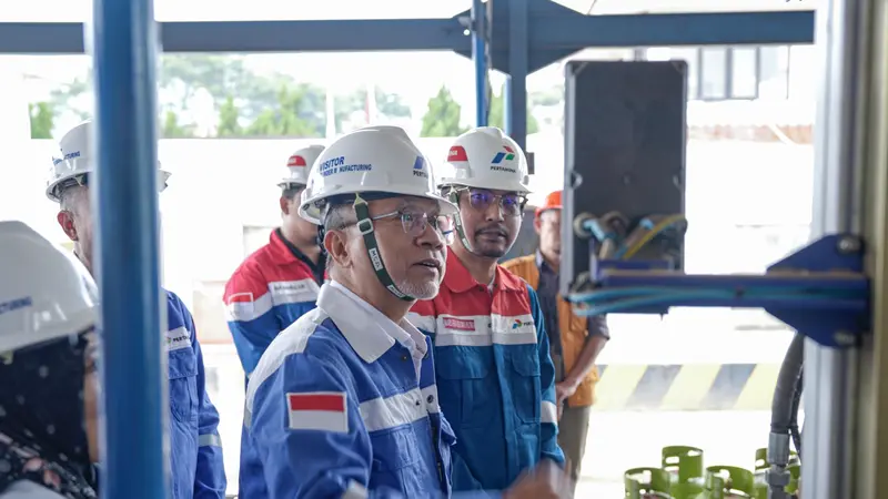 Menteri Perdagangan Zulkifli Hasan mengunjungi SPBE PT Bajubang Gasindo, Cimahi, Sabtu (1/6/2024). (Dok Kemendag)