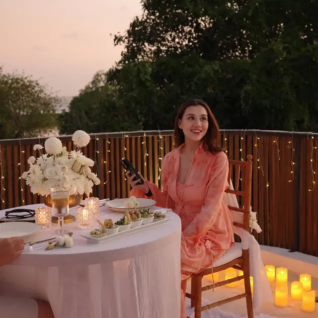 Kenakan resortwear bernuansa peach, Aaliyah Massaid tampil percaya diri dengan wajah cantik natural [@aaliyah.massaid]