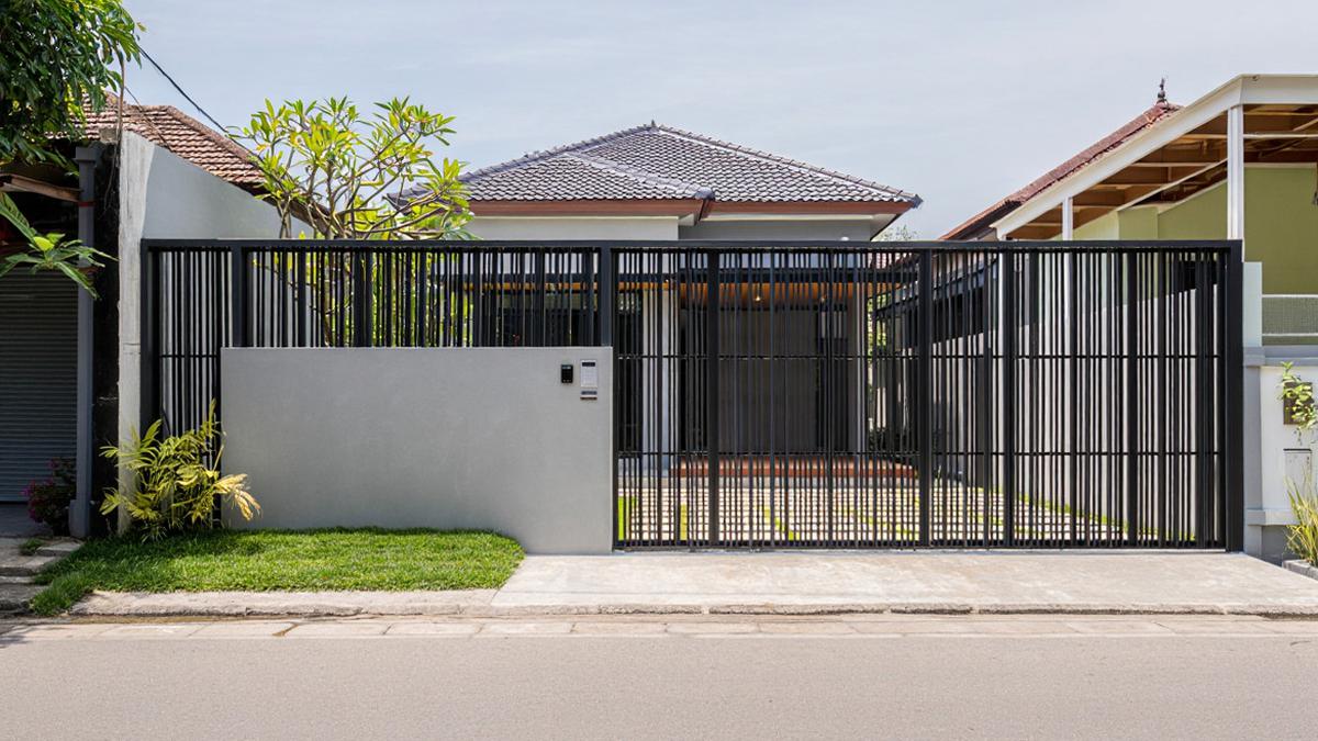 8 Inspirasi Pagar Rumah Kecil Anti Sumpek dan Anti Maling, Desain Aman untuk Hunian Minimalis