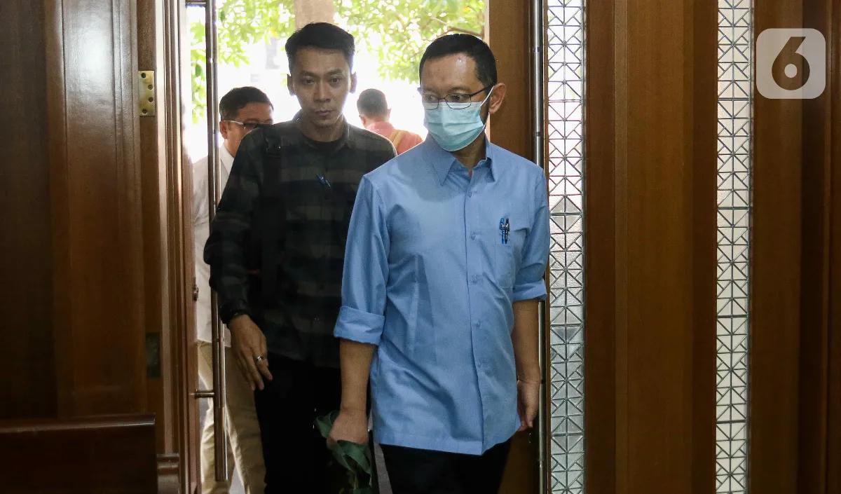Sekiranya uang panas tersebut telah diterima Andhi dari pelbagai pihak melalui rekening BCA pribadinya atau rekening yang dikuasainya.<br>