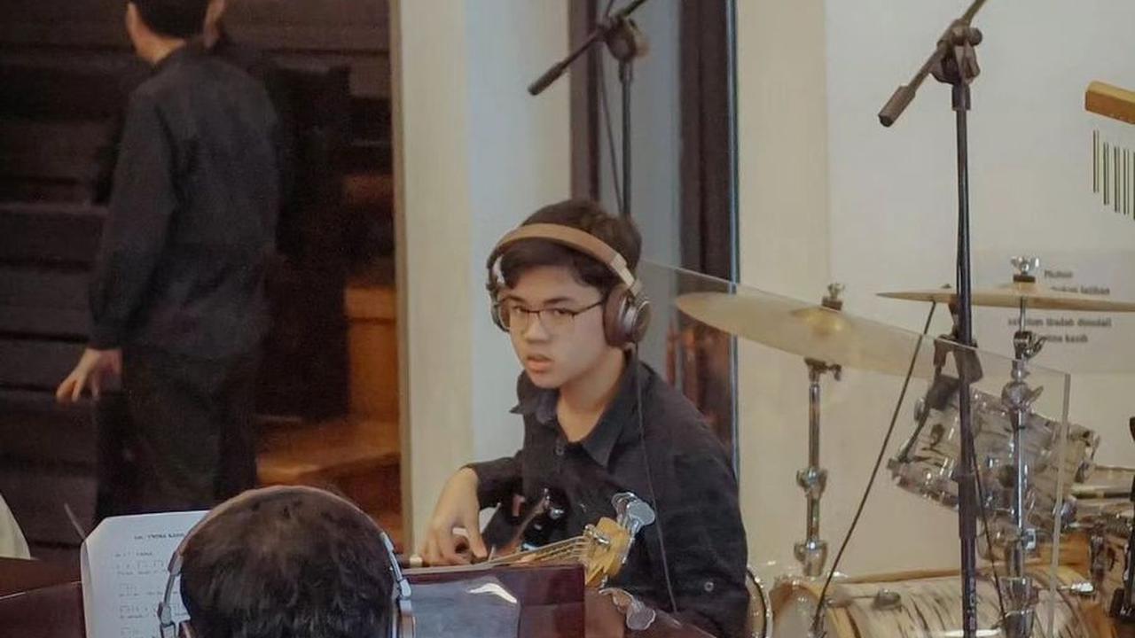 Malah Bahas Matematika, 8 Foto Lucu Isi Chat Jerome Polin Dengan Sang Adik!