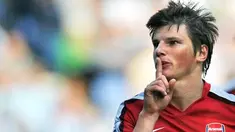 Arsenal's Andrei Arshavin celebrates scoring Arsenal's third goal against Wigan Athletic during English Premier League match at JJB Stadium in Wigan, on April 11, 2009. AFP PHOTO/PAUL ELLIS