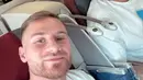 Inilah potret Ale Mac Allister bareng rekan Timnas Argentina yang sedang menuju Jakarta. 'Next stop : Indonesia' tulisnya lewat Instastory. (Liputan6.com/IG/alemacallister)