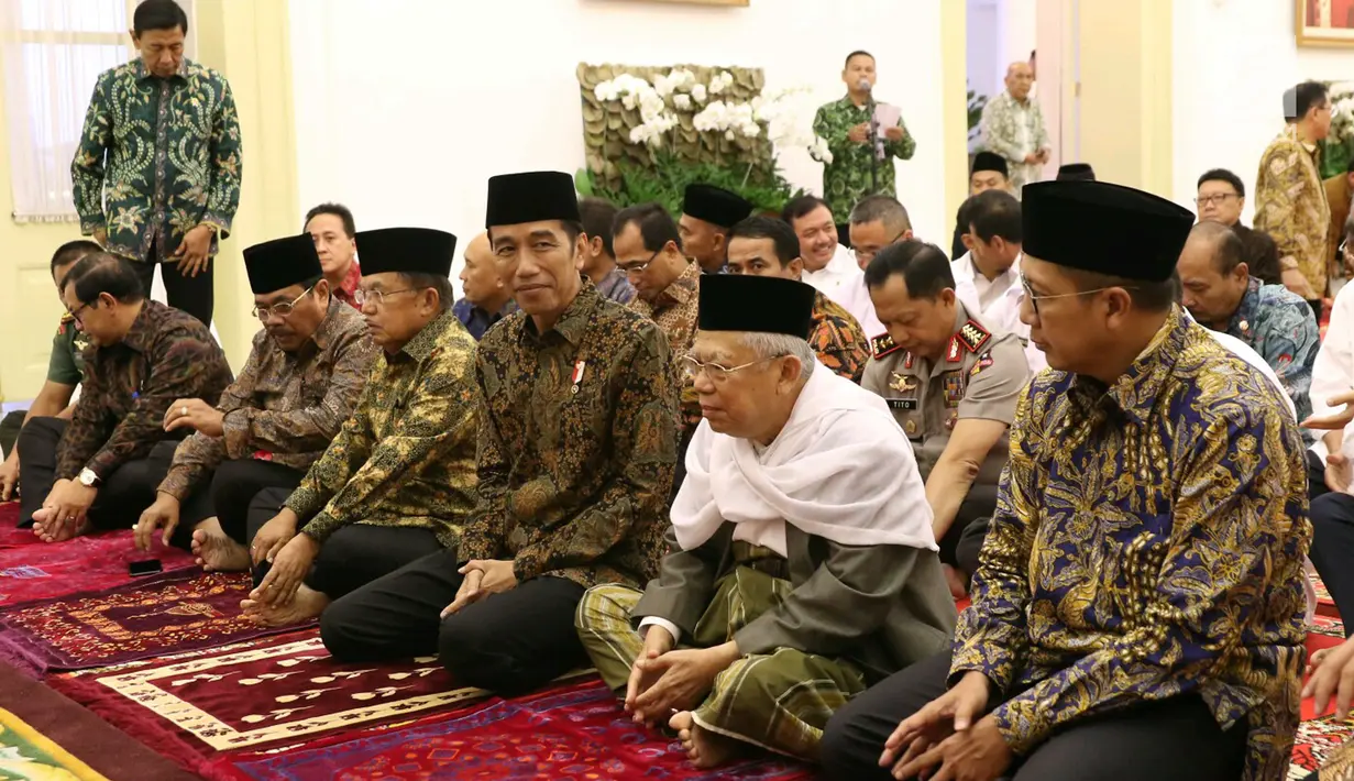 Presiden Joko Widodo didampingi Wakil Presiden Jusuf Kalla, Menteri Kabinet Kerja, Kepala Lembaga Tinggi Negara dan Ketua MUI Maruf Amin usai buka bersama di di Istana Bogor, Senin (29/5). (Liputan6.com/Angga Yuniar)