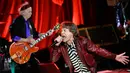 Aksi enerjik Mick Jagger (kanan) dan Keith Richards dari The Rolling Stones saat tampil dalam sebuah perayaan perilisan album baru mereka "Hackney Diamonds" pada hari Kamis, 19 Oktober 2023, di New York. (Evan Agostini/Invision/AP)