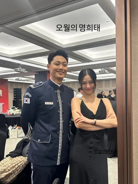 Lee Do Hyun dan Go Min Si bertemu lagi setelah membitangi drama Yout Of May dan Sweet Home. Mereka akrab di belakang panggung.