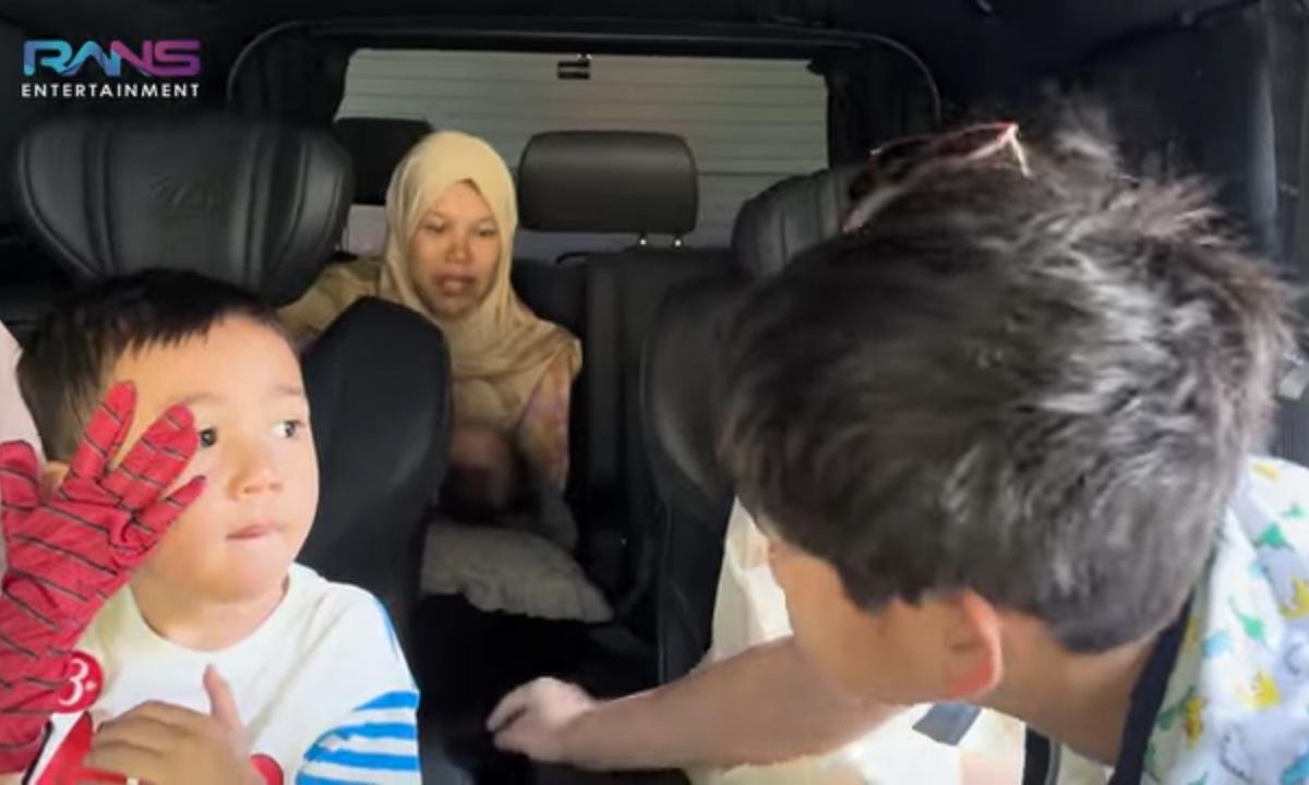 Potret Rafathar Cium Bayi Disorot, Nagita Slavina Kembali Adopsi Anak Setelah Baby Lily?