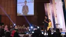 CEO Brodo, Yukka Harlanda memberikan materi tentang entrepreneurship selama acara EGTC 2018 di Graha Sanusi Hardjadinata, Universitas Padjajdaran, Bandung, Rabu (5/12). Yukka Harlanda berbagi inspirasi membuka bisnis. (Liputan6.com/Helmi Fithriansyah)