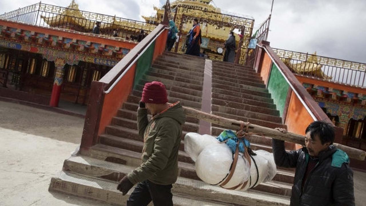 Menengok tradisi pemakaman langit masyarakat Tibet yang mengerikan
