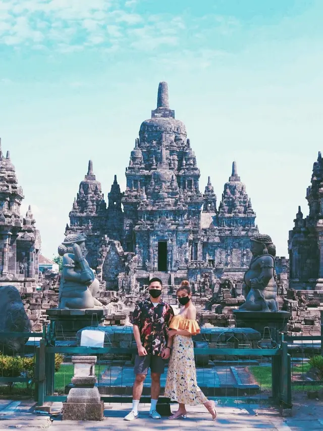 Gaya Liburan Awkarin di Jogja. (Sumber: Instagram/awkarin)