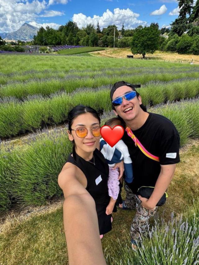 Potret keluarga kecil Adipati Dolken. (Instagram.com/@adipati)