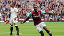 Pemain West Ham United, Michail Antonio mengoleksi 4 gol untuk timnya serta menempel ketat Ibrahimovic dan Diego Costa sebagai pemuncak klasemen pencetak gol terbanyak Premier League. (Reuters/Eddie Keogh)