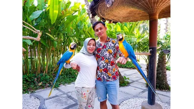 Bertubuh langsing, banyak warganet yang menilai Muzdalifah tampak lebih awet muda dan kecantikannya terpancar.