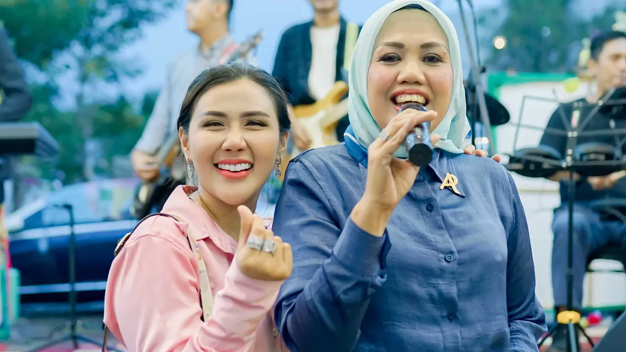 Rey Utami saat pembukaan bisnis barunya