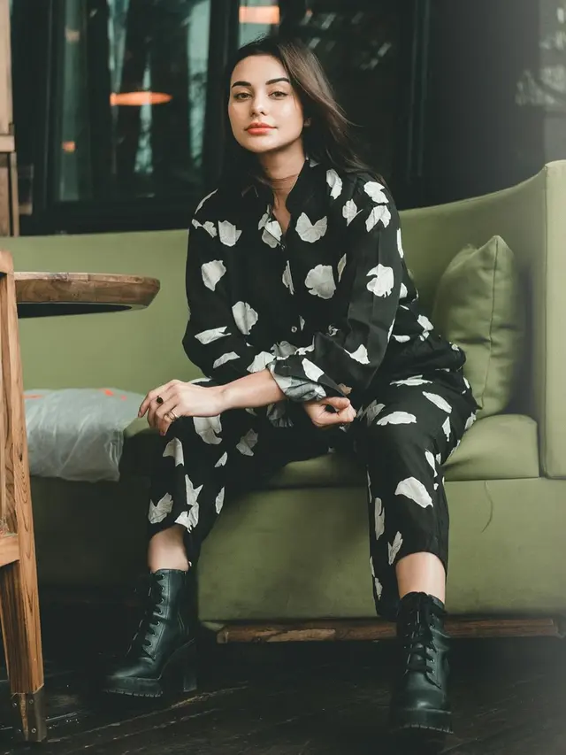 FOTO: Gaya Nora Alexandra dengan Balutan Jumpsuit, Tampil Santai